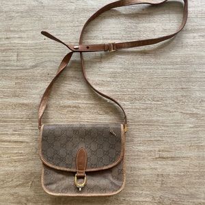 Vintage Gucci crossbody- well loved